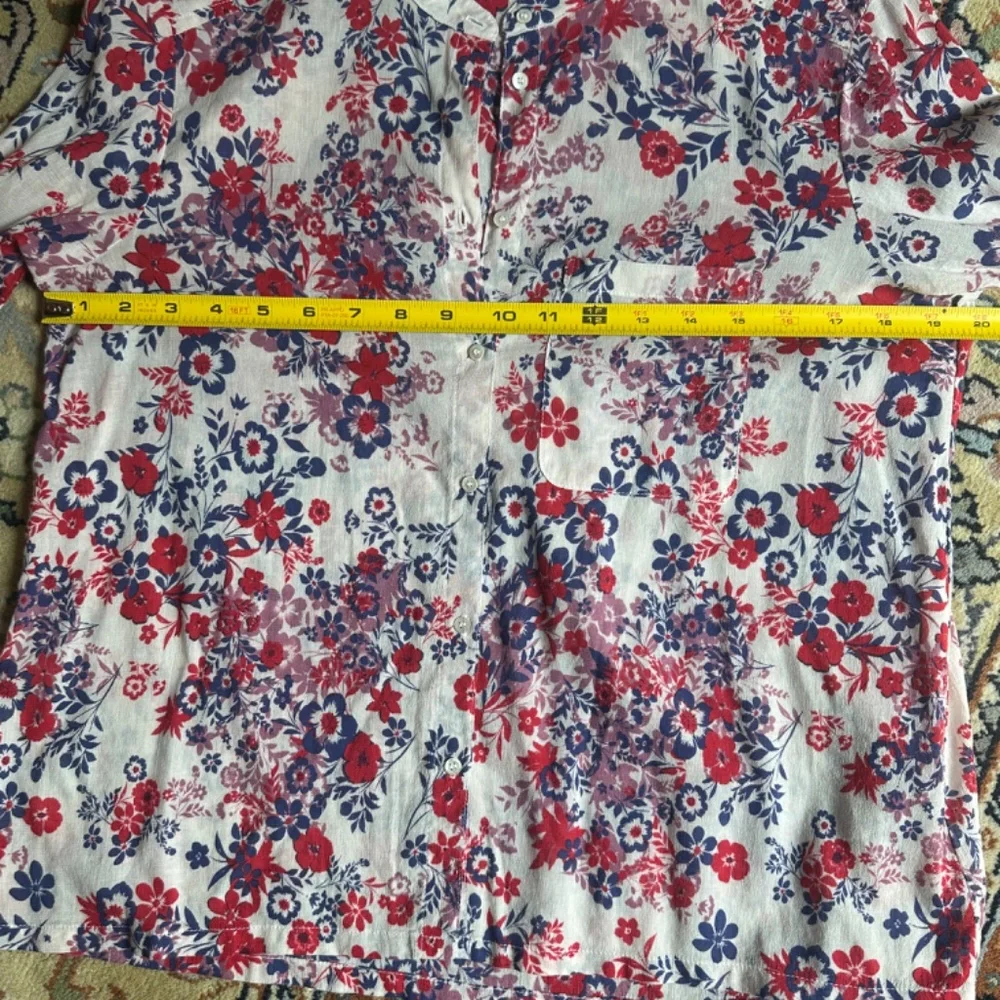 XiRENA Floral Blouse - XS - Picture 8 of 9